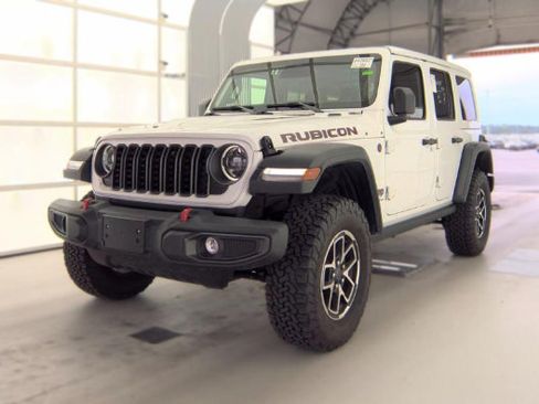Used 2025 Jeep Wrangler Unlimited Rubicon AWD/4WD image 4