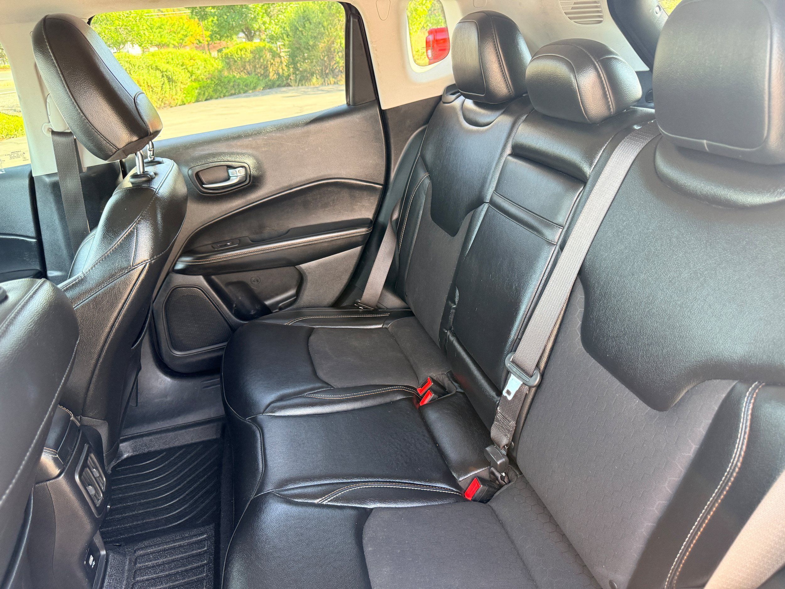 Used 2018 Jeep Compass Latitude AWD/4WD image 11