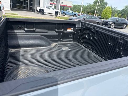 Used 2025 Nissan Frontier PRO-4X AWD/4WD image 16