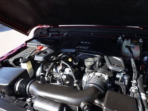 Used 2021 Jeep Wrangler Unlimited Sahara image 35