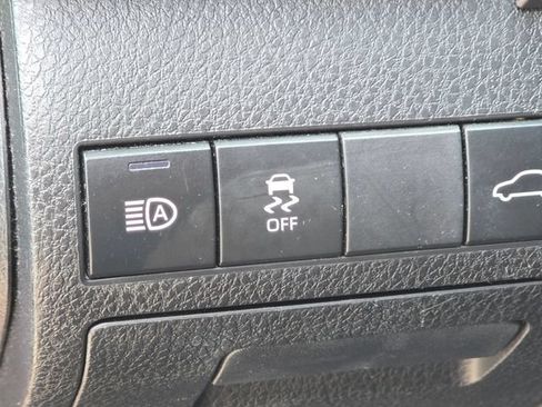 Used 2018 Toyota Camry XSE FWD image 20