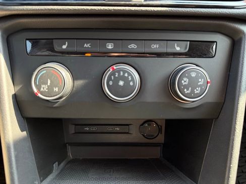 Used 2022 Volkswagen Taos SE image 27