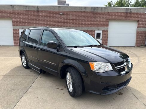 Used 2013 Dodge Grand Caravan SXT w/ UConnect Hands-Free Group FWD image 3
