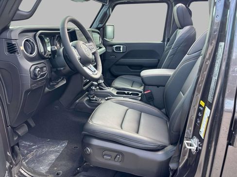 New 2026 Jeep Wrangler Unlimited Sahara AWD/4WD image 10