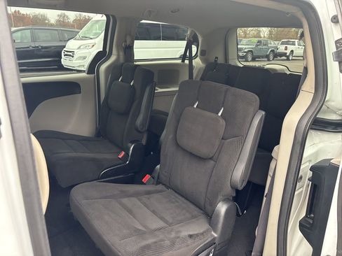 Used 2016 Dodge Grand Caravan SXT image 36