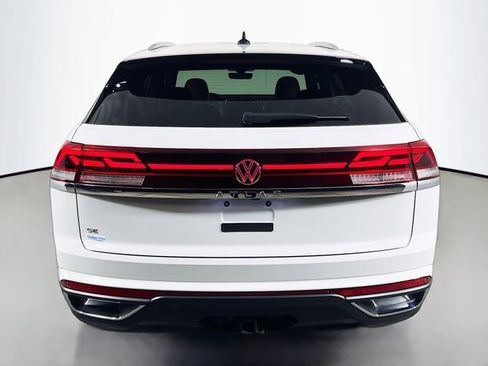 Used 2024 Volkswagen Atlas Cross Sport SE image 7