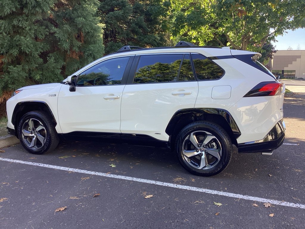 Used 2021 Toyota RAV4 SE w/ Weather & Moonroof Package AWD/4WD image 9