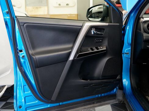 Used 2018 Toyota RAV4 Limited image 16