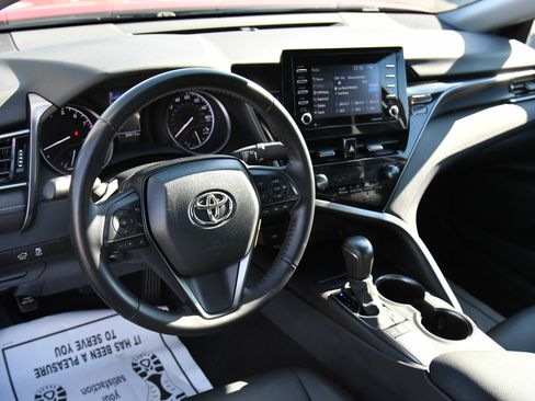 Used 2024 Toyota Camry SE image 16