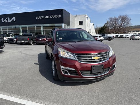 Used 2017 Chevrolet Traverse LT w/ Style and Technology Package image 1