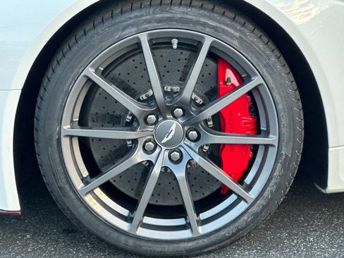 Used 2017 Aston Martin V12 Vantage S image 4