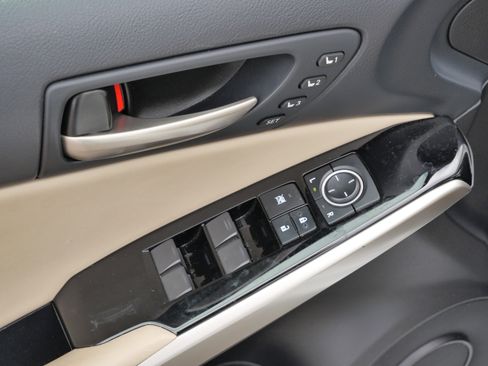 Used 2019 Lexus IS 300 AWD w/ Navigation Package image 19