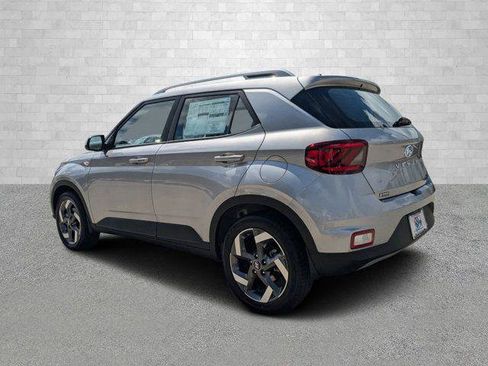 New 2025 Hyundai Venue SEL FWD image 4