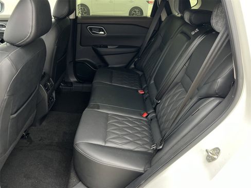 Certified 2023 Nissan Rogue Platinum w/ Platinum Premium Package image 11