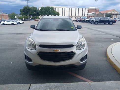 Used 2017 Chevrolet Equinox LS FWD image 2
