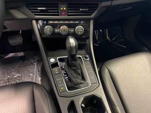 Certified 2020 Volkswagen Jetta SE w/ SE Cold Weather Package image 27