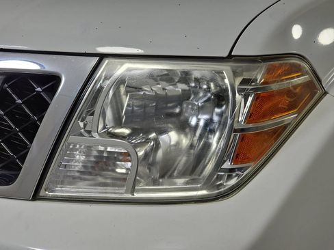 Used 2013 Nissan Frontier SV w/ SV Value Truck Pkg RWD image 26