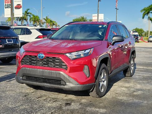 Used 2024 Toyota RAV4 LE AWD/4WD image 5