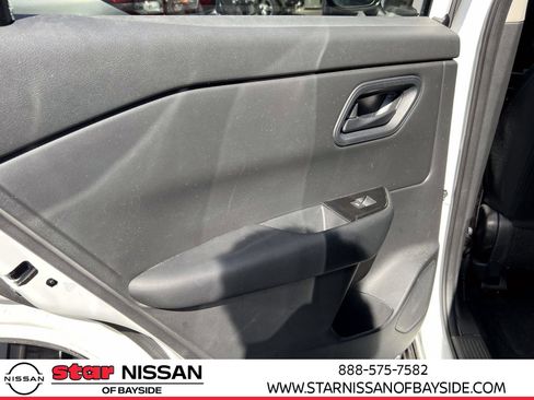 Used 2024 Nissan Rogue S image 11