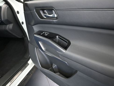 Used 2023 Nissan Pathfinder SL w/ Lighting Package (N92) image 26