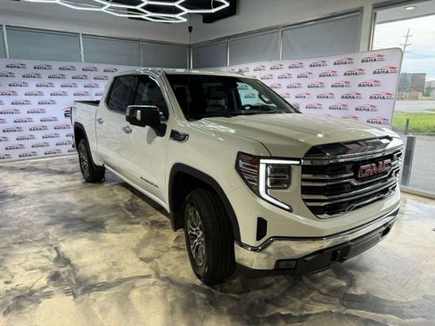 Used 2025 GMC Sierra 1500 SLT AWD/4WD image 5