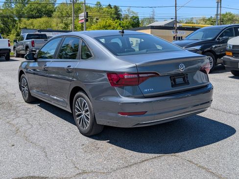 Used 2020 Volkswagen Jetta SE w/ SE Cold Weather Package FWD image 3