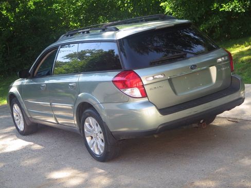 Used 2009 Subaru Outback 2.5i Limited AWD/4WD image 37