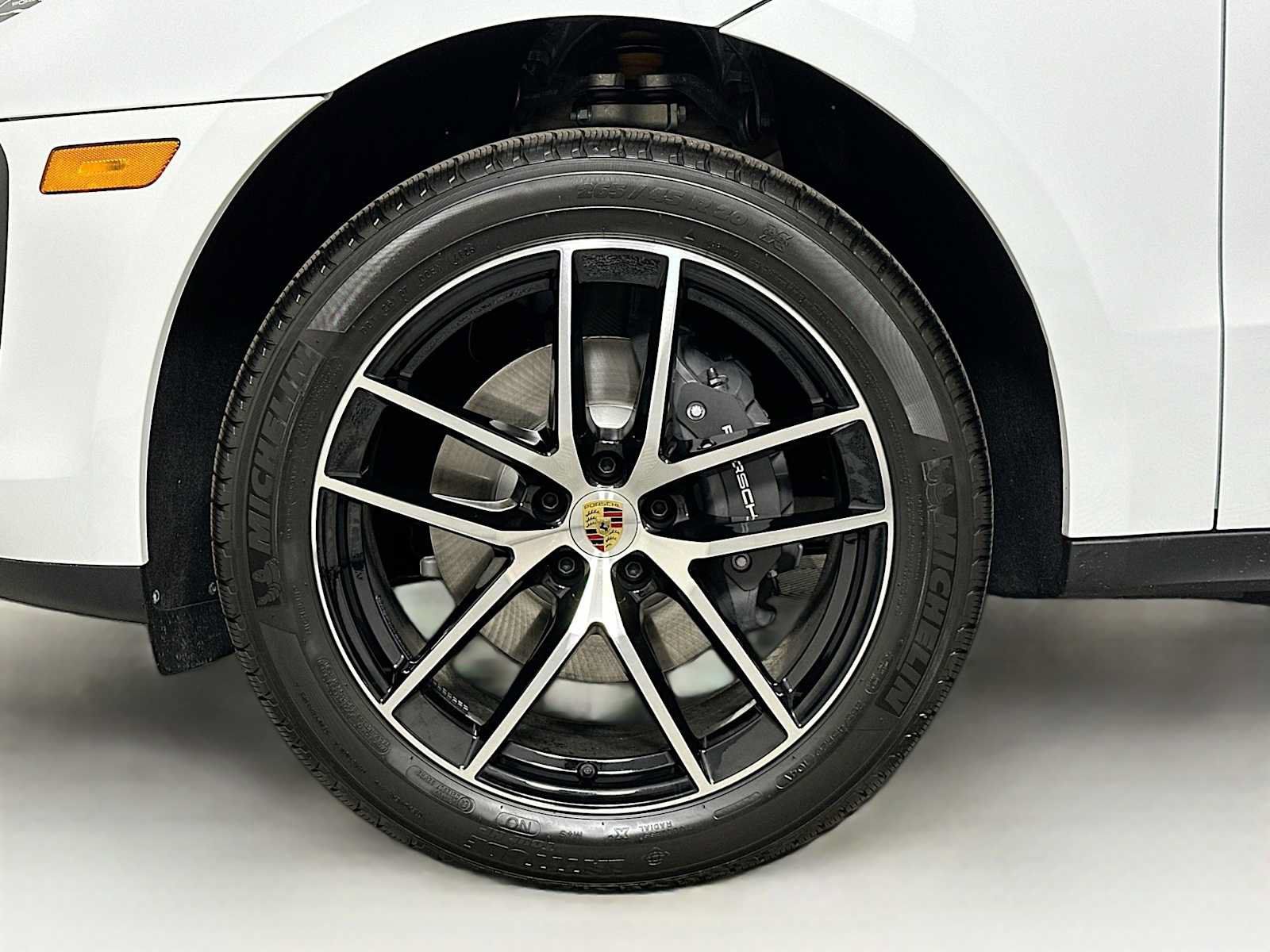 Used 2026 Porsche Macan AWD/4WD image 32