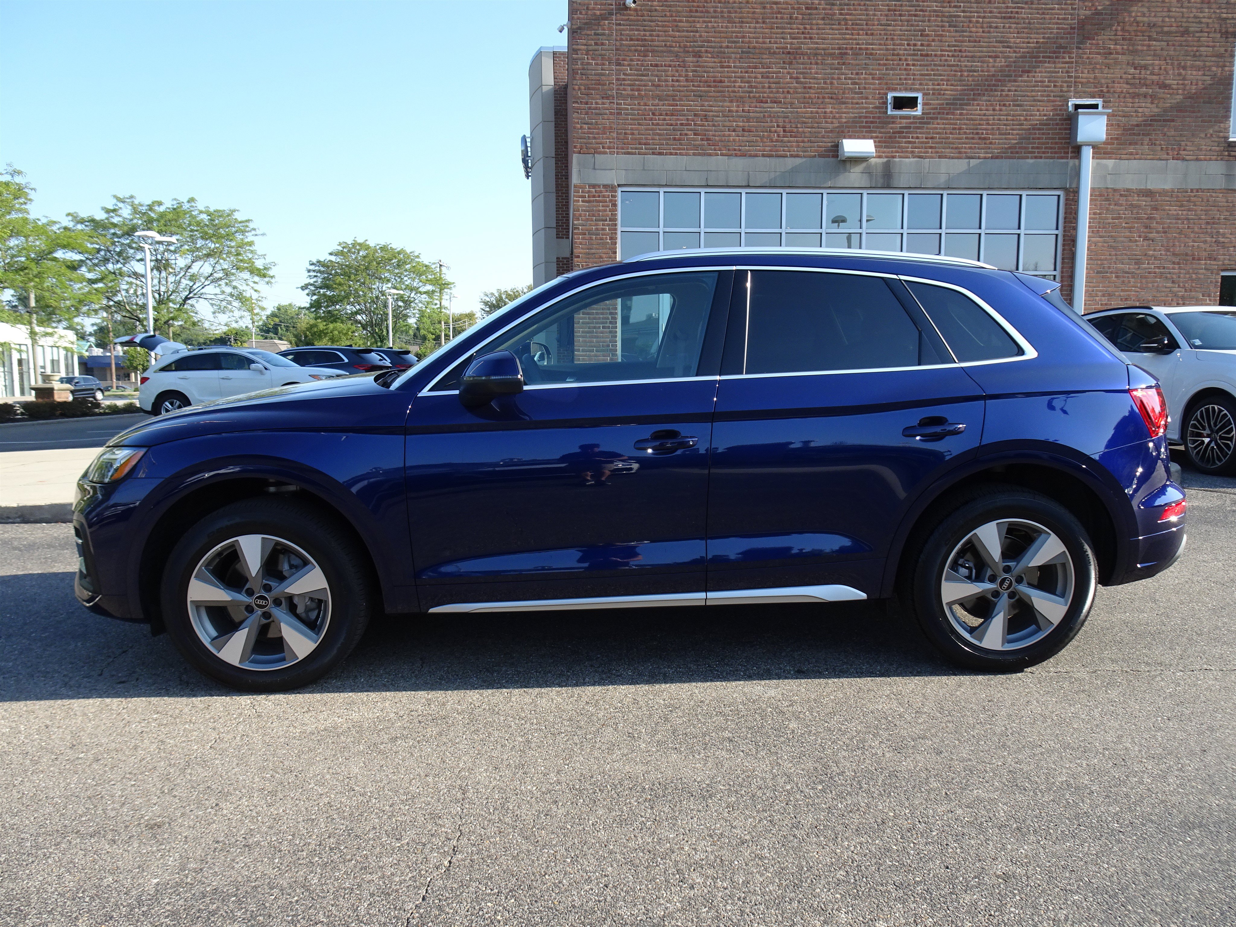 Certified 2024 Audi Q5 Premium Plus AWD/4WD image 2