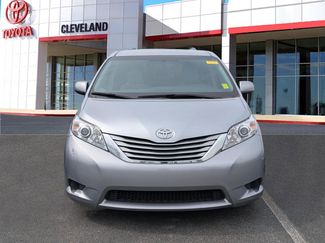 Used 2017 Toyota Sienna LE video 3