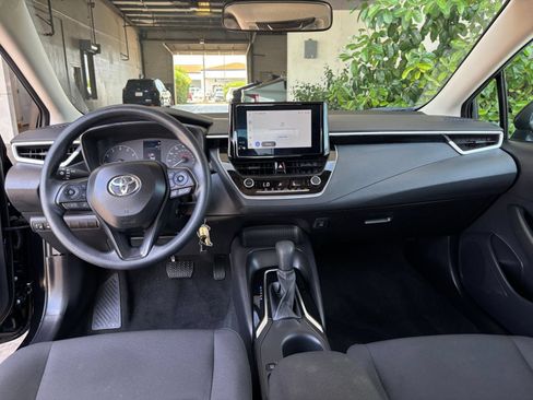 Used 2025 Toyota Corolla LE FWD image 32