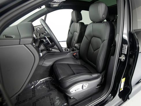 New 2026 Porsche Macan AWD/4WD image 17