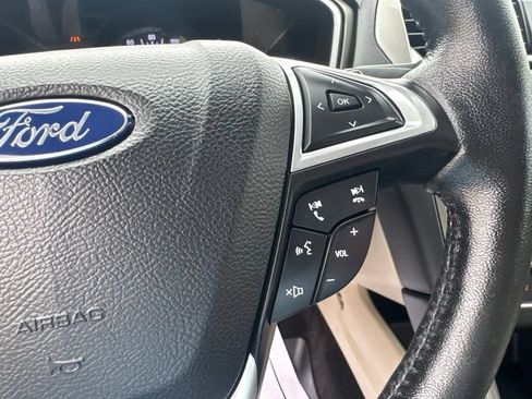 Used 2017 Ford Fusion SE w/ Fusion SE Technology Package AWD/4WD image 19