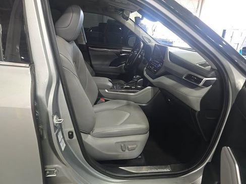 Used 2021 Toyota Highlander Platinum AWD/4WD image 11