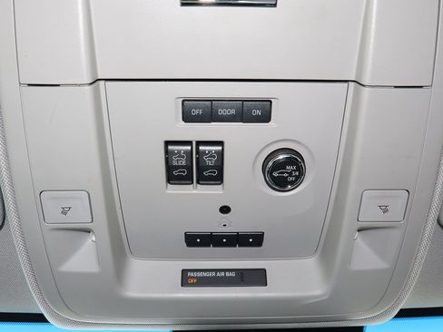 Used 2019 GMC Yukon XL SLT w/ Open Road Package image 35