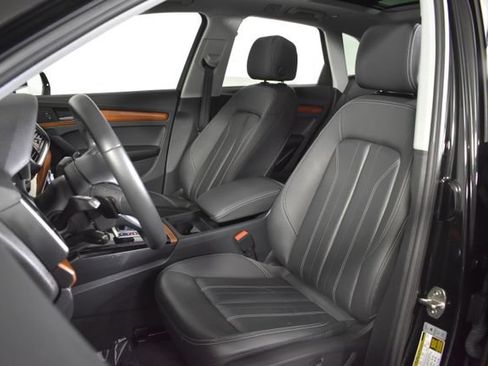 Used 2023 Audi Q5 2.0T Premium w/ Convenience Package AWD/4WD image 9