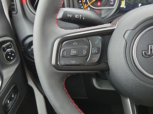 Used 2024 Jeep Gladiator Rubicon w/ Technology Group image 21