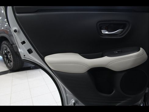 Certified 2023 Honda HR-V LX image 18