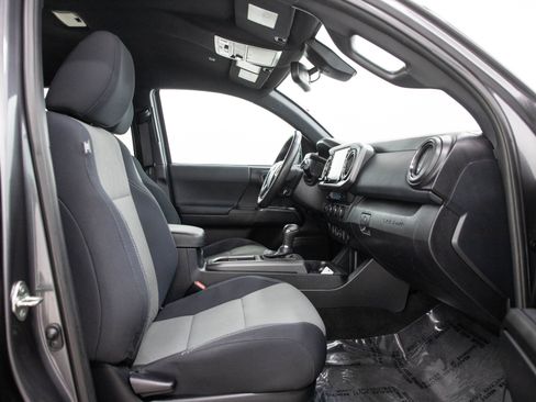 Used 2020 Toyota Tacoma TRD Sport AWD/4WD image 13
