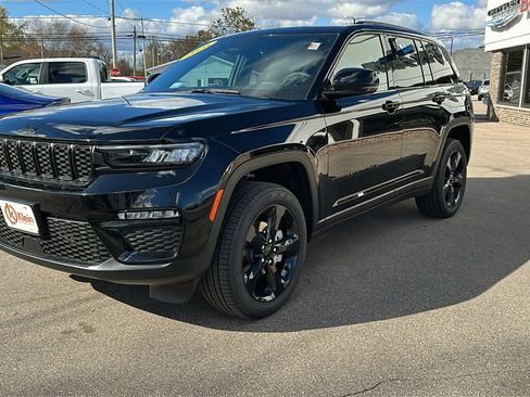 New 2025 Jeep Grand Cherokee Limited w/ Black Appearance Package image 3
