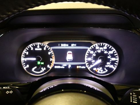 Used 2022 Nissan Pathfinder SV image 13