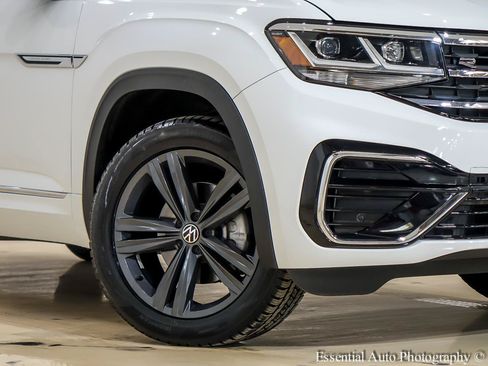 Used 2021 Volkswagen Atlas Cross Sport SE FWD image 3