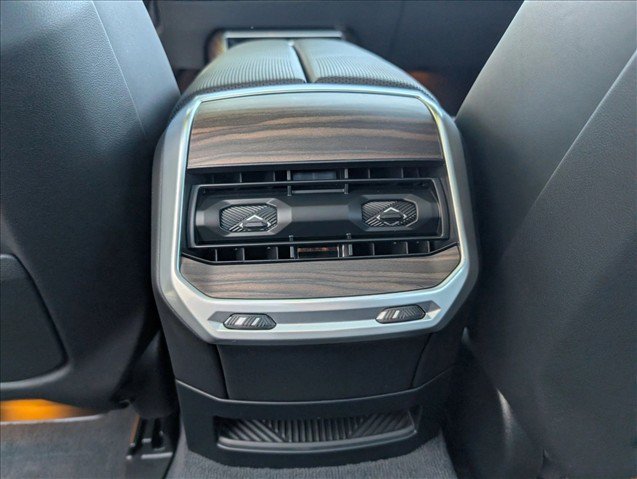 Certified 2025 BMW i7 xDrive60 AWD/4WD image 30