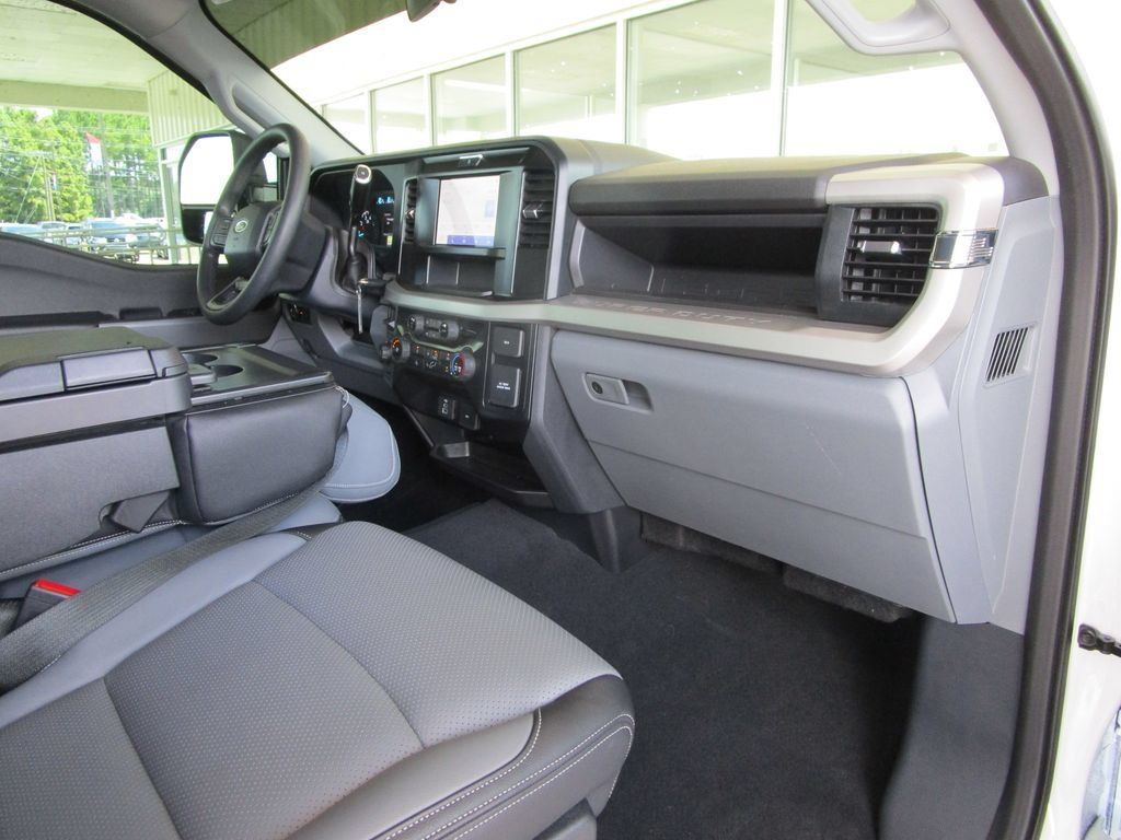 Used 2025 Ford F250 XL w/ STX Appearance Package AWD/4WD image 29