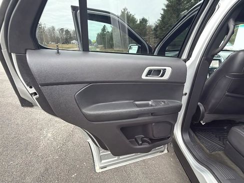 Used 2015 Ford Explorer XLT w/ Equipment Group 202A image 34