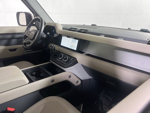 Used 2024 Land Rover Defender 110 S image 27