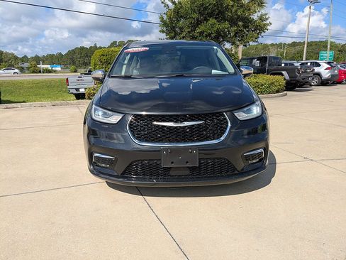 Used 2023 Chrysler Pacifica Limited FWD image 8