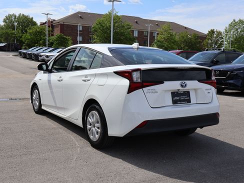 Used 2021 Toyota Prius L Eco FWD image 4
