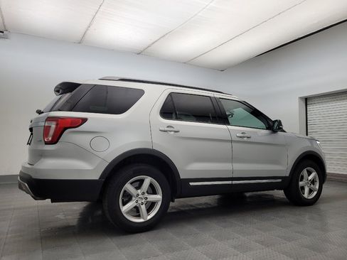 Used 2017 Ford Explorer XLT w/ Equipment Group 202A image 10