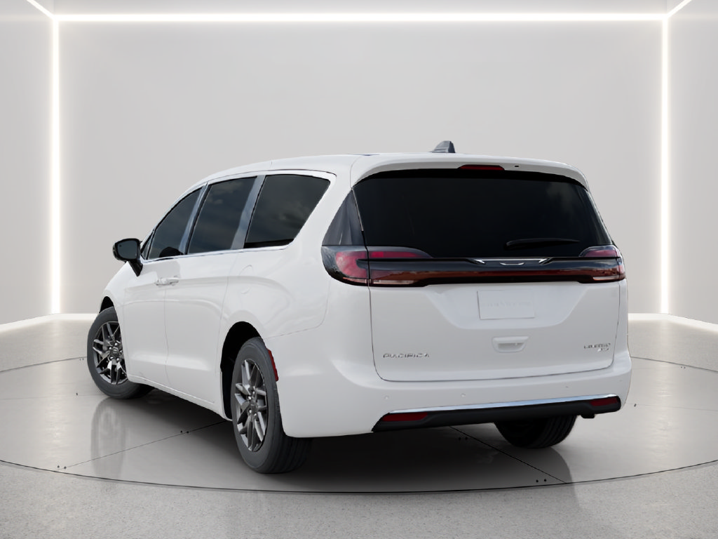 New 2027 Chrysler Pacifica Limited AWD/4WD image 3